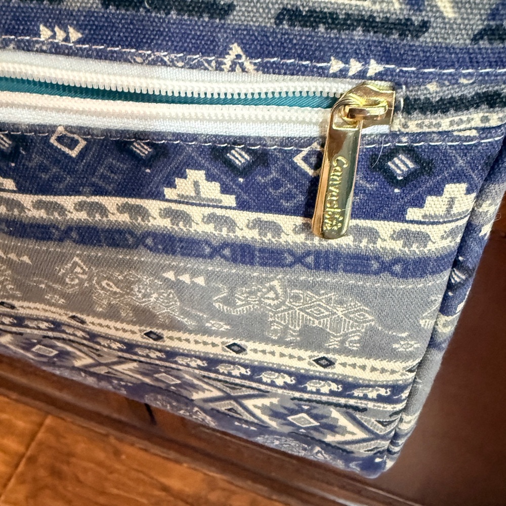 Canvaslove laptop bag
Blue Tribal Print
Crossbody or Briefcase 
Many pockets EUC - Picture 8 of 16